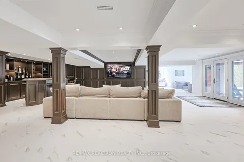 45 Duncton Wood Crescent, Aurora, ON L4G 7T4