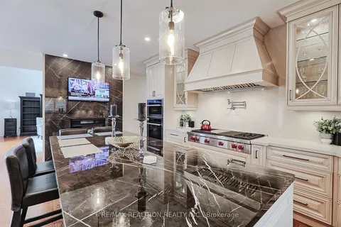 45 Duncton Wood Crescent, Aurora, ON L4G 7T4