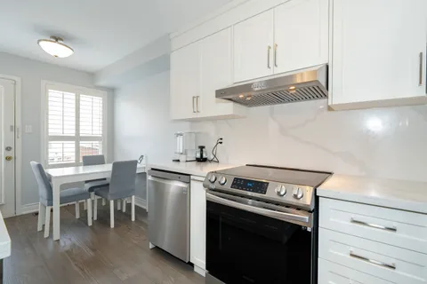 84 Grasslands Avenue, Richmond Hill, ON L4B 4K5