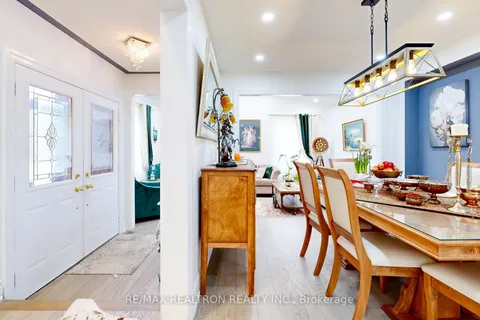 160 Carlyle Crescent, Aurora, ON L4G 6P8
