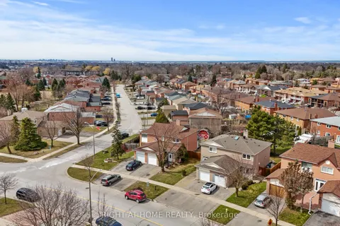 272 Aberdeen Avenue, Vaughan, ON L4L 3H3
