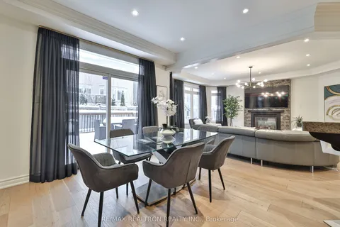 94 Halldorson Avenue, Aurora, ON L4G 7Z4