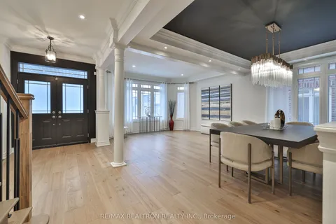 94 Halldorson Avenue, Aurora, ON L4G 7Z4