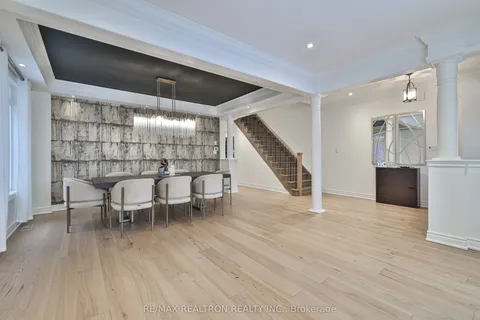 94 Halldorson Avenue, Aurora, ON L4G 7Z4