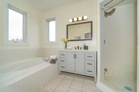 4 Deer Ridge Road, Uxbridge, ON L0C 1A0