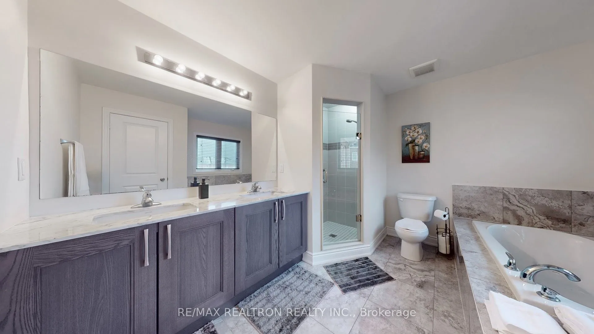 16 Vivian creek Road, East Gwillimbury, ON L0G 1M0