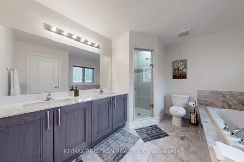 16 Vivian creek Road, East Gwillimbury, ON L0G 1M0