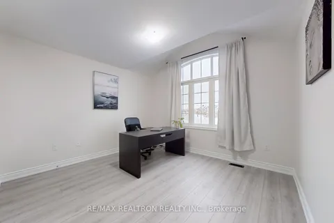 16 Vivian creek Road, East Gwillimbury, ON L0G 1M0