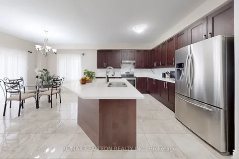16 Vivian creek Road, East Gwillimbury, ON L0G 1M0