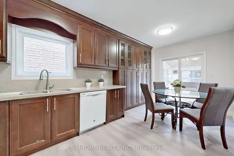 399 Flanagan Court, Newmarket, ON L3X 2G1