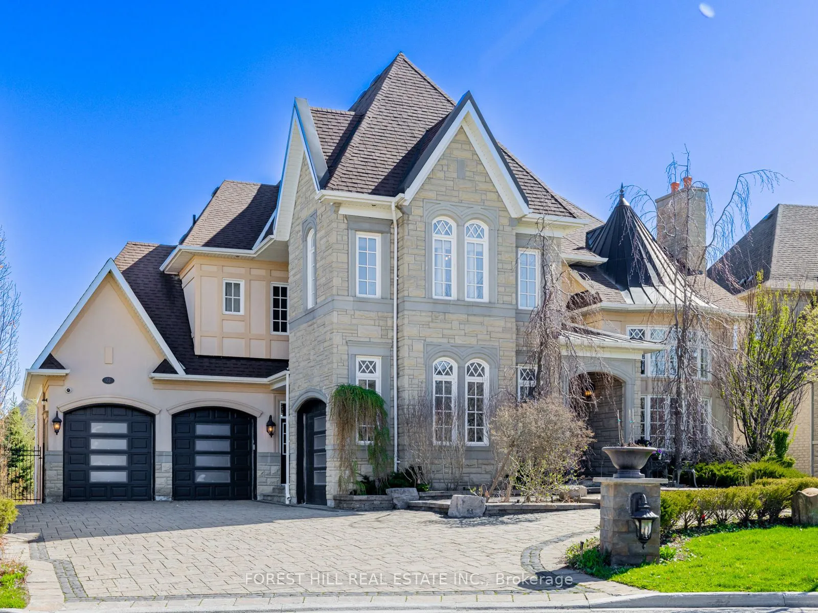 22 Longthrope Court, Aurora, ON L4G 0K4