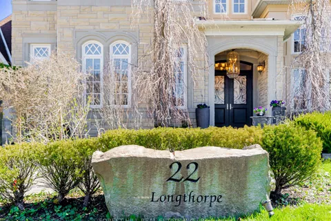 22 Longthrope Court, Aurora, ON L4G 0K4