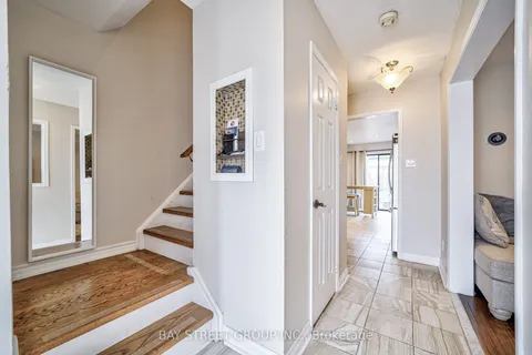 26 Cypress Court, Aurora, ON L4G 6S8