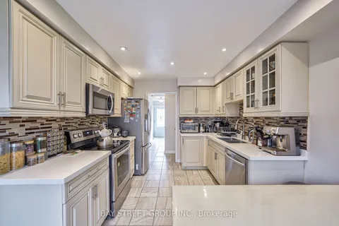 26 Cypress Court, Aurora, ON L4G 6S8