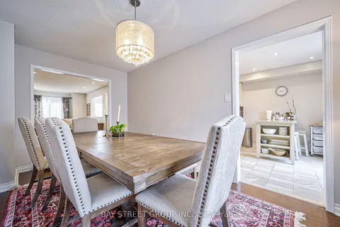 26 Cypress Court, Aurora, ON L4G 6S8