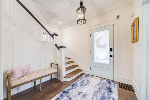 40 Harrison Avenue, Aurora, ON L4G 1E1