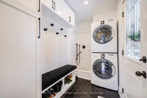 40 Harrison Avenue, Aurora, ON L4G 1E1