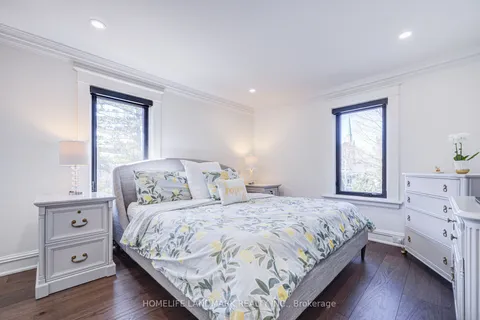 40 Harrison Avenue, Aurora, ON L4G 1E1