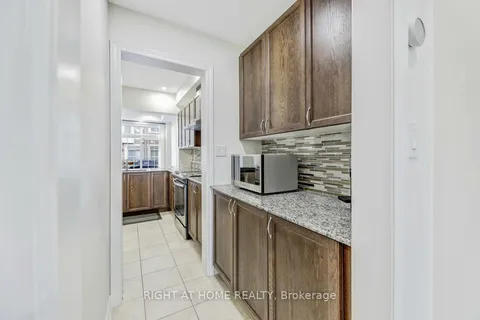 30 Farooq Boulevard, Vaughan, ON L4H 4P3