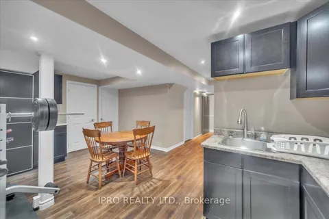 469 king Street, East Gwillimbury, ON L0G 1M0