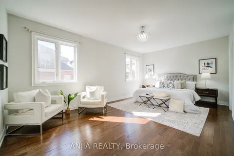 7 Mario Avenue, Markham, ON L6C 0X8