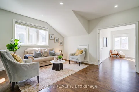 7 Mario Avenue, Markham, ON L6C 0X8