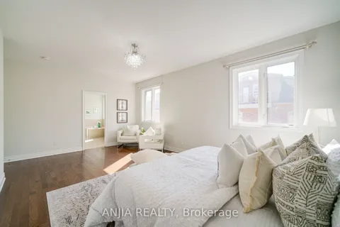 7 Mario Avenue, Markham, ON L6C 0X8