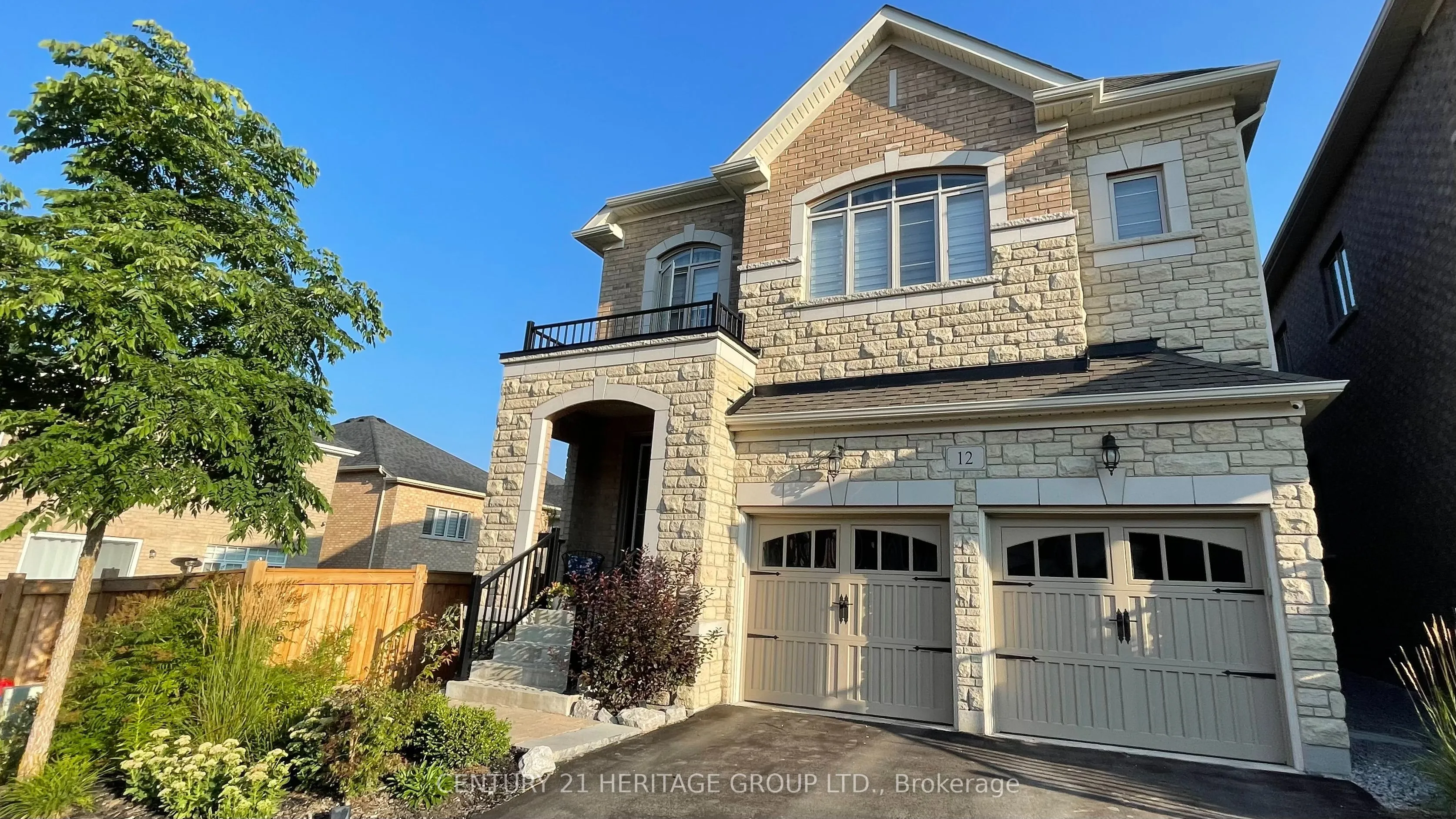 12 Cannon Valley Court, Aurora, ON L4G 3P1
