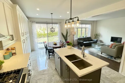 12 Cannon Valley Court, Aurora, ON L4G 3P1