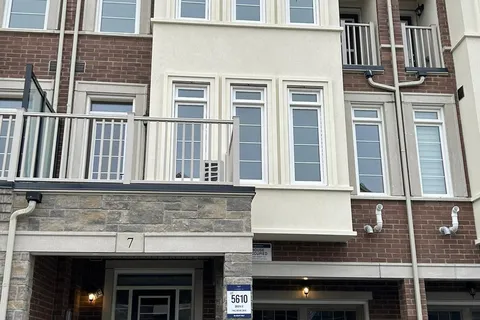 7 Mel Irving Drive, Bradford West Gwillimbury, ON L3Z 4P2