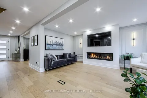 19 Timpson Drive, Aurora, ON L4G 5K7