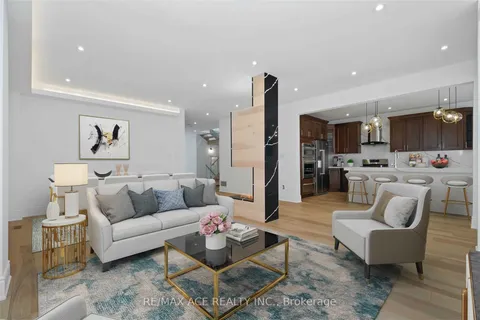 162 Bathurst Glen Drive, Vaughan, ON L4J 8Y8