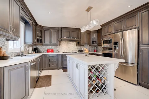 136 Cooperage Crescent, Richmond Hill, ON L4C 9L7