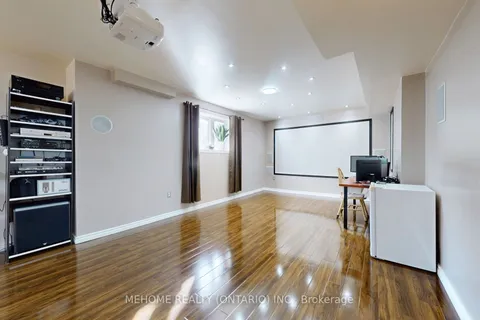 247 Selwyn Road, Richmond Hill, ON L4E 0R4