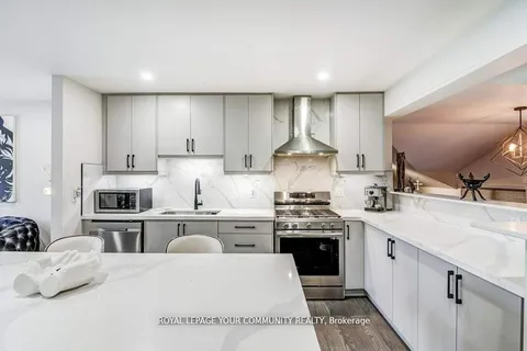 768 Grace Street, Newmarket, ON L3Y 2L3
