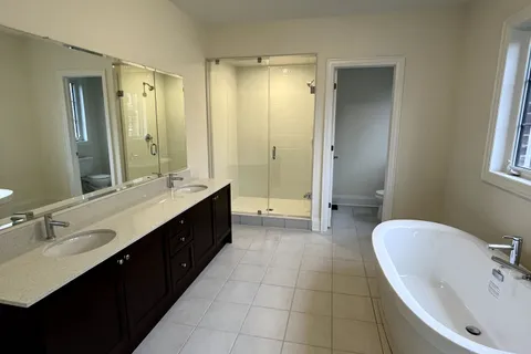 130 Wraggs Road, Bradford West Gwillimbury, ON L3Z 4N2