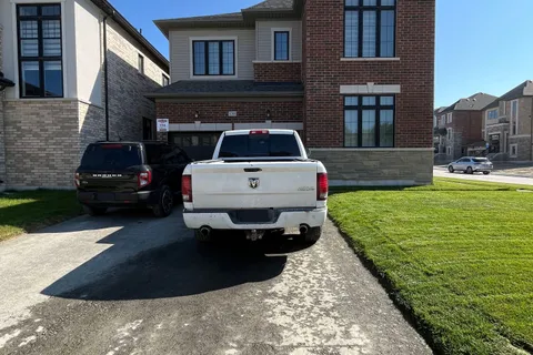 130 Wraggs Road, Bradford West Gwillimbury, ON L3Z 4N2
