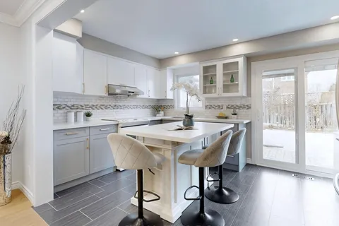 72 Graham Crescent, Markham, ON L3P 4M1