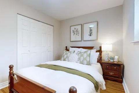 15 Foreht Crescent, Aurora, ON L4G 3E7