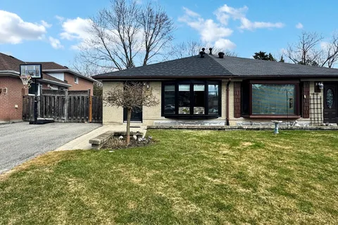 15 Foreht Crescent, Aurora, ON L4G 3E7