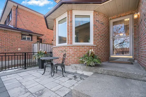 42 Portland Crescent, Newmarket, ON L3Y 6A5