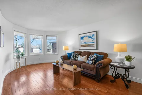 42 Portland Crescent, Newmarket, ON L3Y 6A5