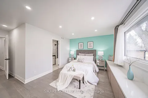 9 Oakcrest Avenue, Markham, ON L3R 2B9