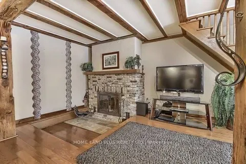 17 Yongehurst Road, Richmond Hill, ON L4C 3T3