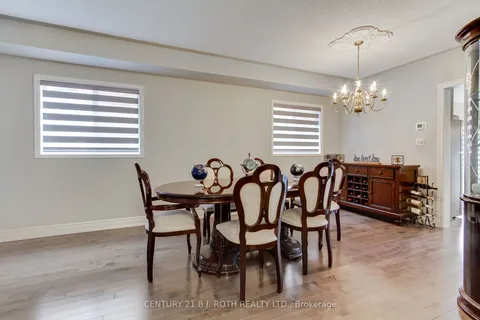 484 Menczel Crescent, Newmarket, ON L3X 2P6