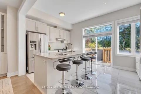 17 Kingsville Lane, Richmond Hill, ON L4C 7V6