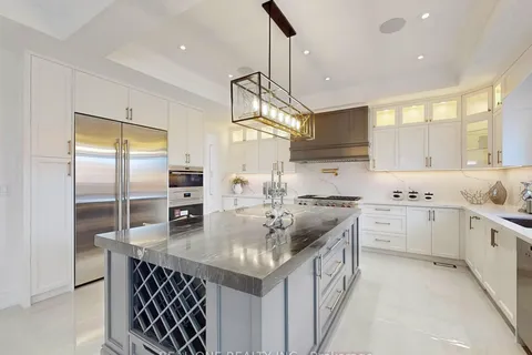 112 Robinson Street, Markham, ON L3P 1P1