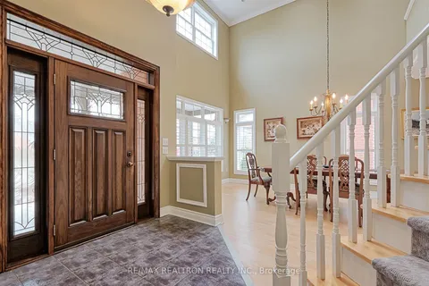 870 Shadrach Drive, Newmarket, ON L3X 2H3