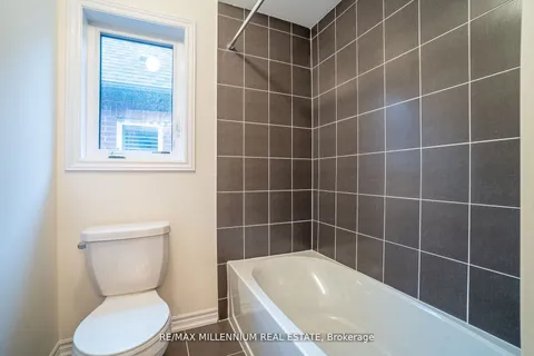 1640 Corsal Court, Innisfil, ON L9S 0P8