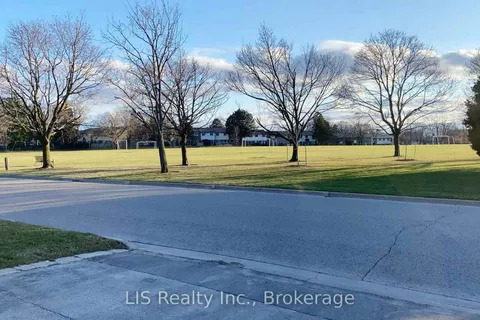 61 Rose Way, Markham, ON L3P 3N2